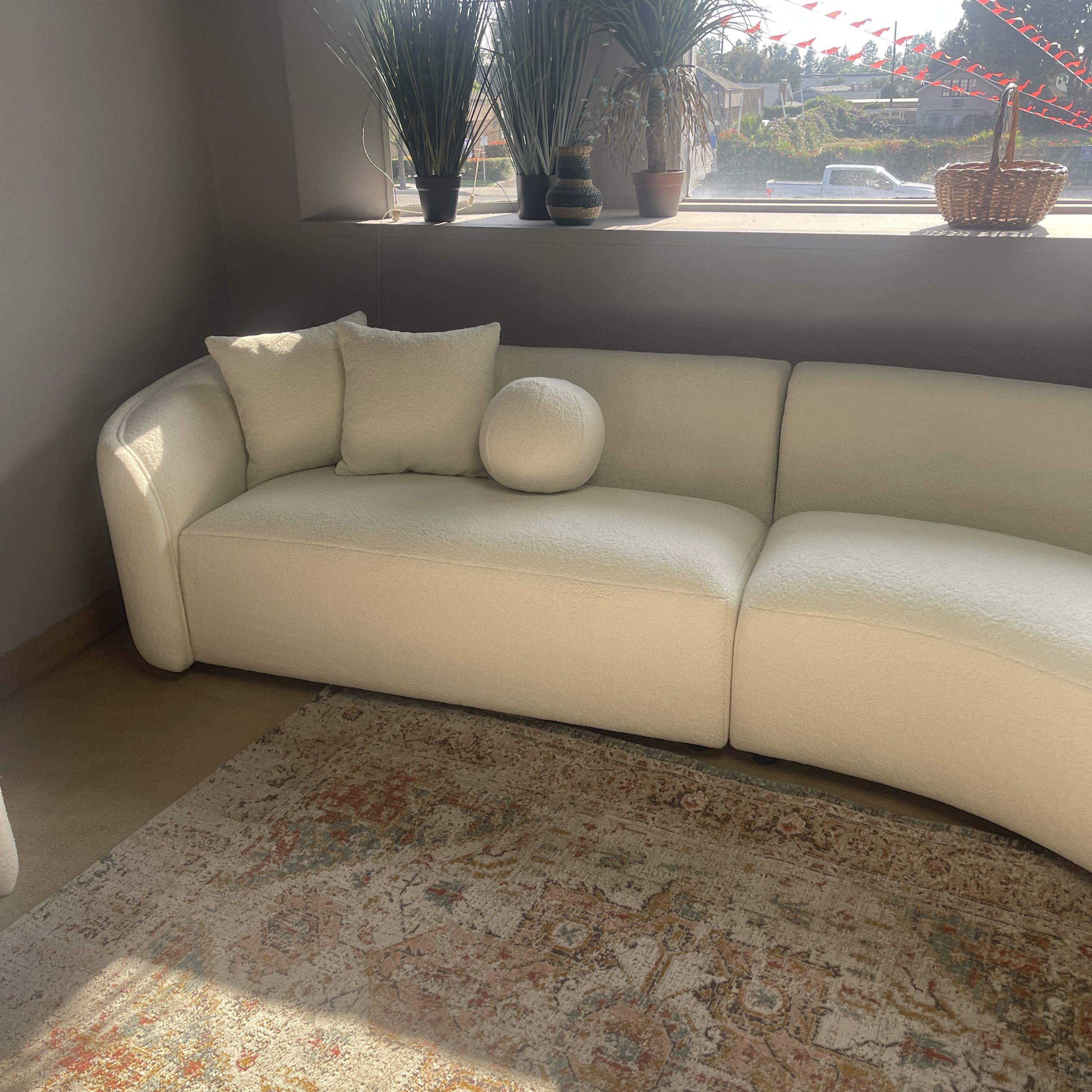 Redondo Ivory Boucle 2pc Curved Sectional / No assembly required Furniture