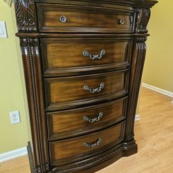 Clean and Nice Brown 5 Drawer Chest / Tall Dresser.