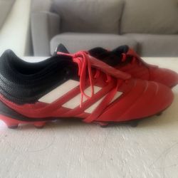 Soccer shoes