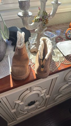 Girls Ugg Boots Size 11