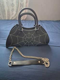 Very nice black spider hand bag!