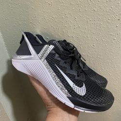 Nike Wmns Metcon 6 FlyEase 'Black Metallic Silver' Size 7.5 