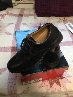 I'M SELLING DRESS SHOES, SIZE 9.5 W