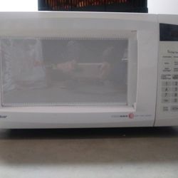 Microwave Mid Size *like NEW*