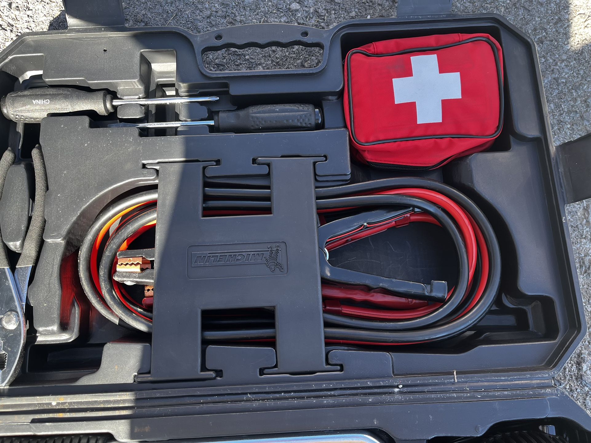 Michelin Evers, emergency roadside tool kit
