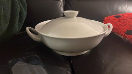 White Ceramic Covered Casserole Dish 10x4