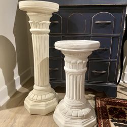 Set of two/2 vintage decorative plaster pillars 