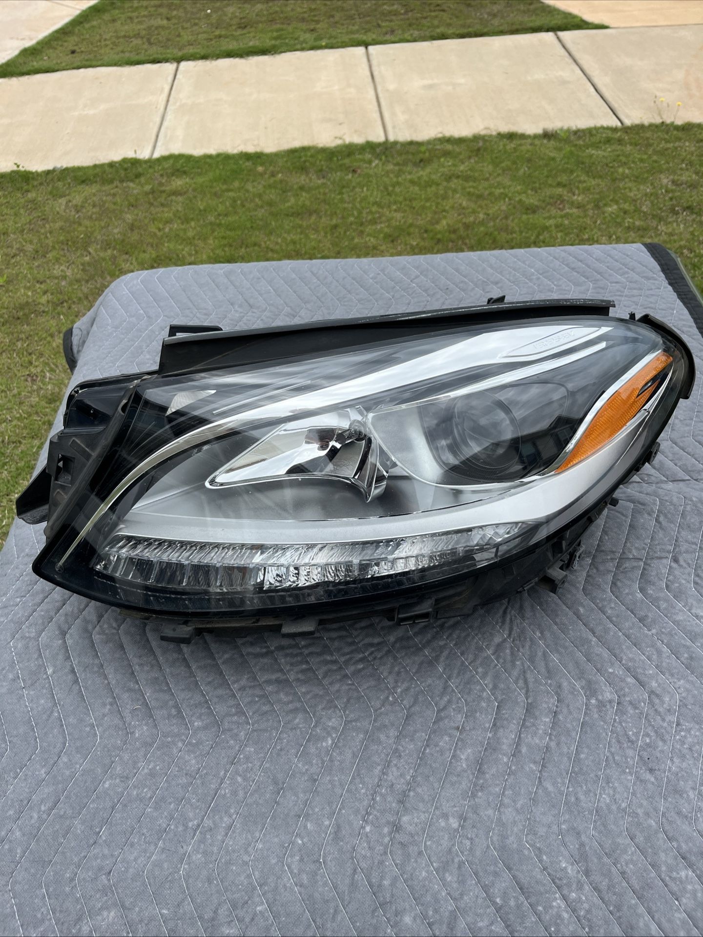 OEM Mercedes-Benz Headlight – Left Driver Side – Part # A166 820 19 59