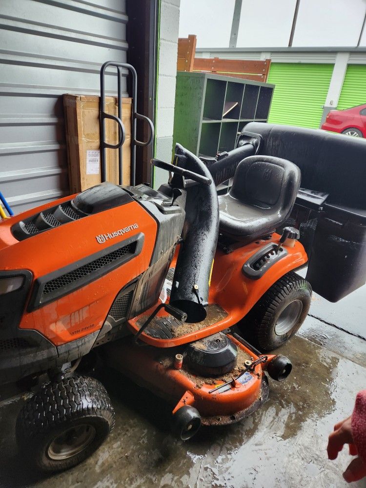Huskovarna riding lawn mower