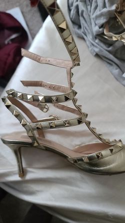 (Authentic) Valentino heels rock stud gold 6 1/2