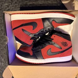 Jordan 1’s BLACK & RED  SIZE 10.5