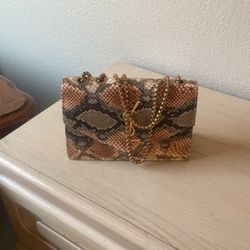 A Louis Vuitton purse for Sale in Henderson, NV - OfferUp