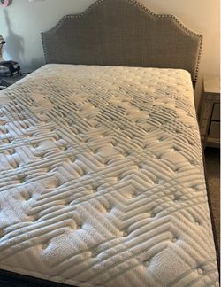 QUEEN SIZE BED FRAME AND MATTRESS