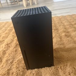 Xbox Series X + two Controllers