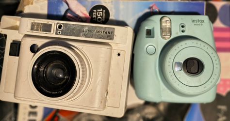 Lomography Lomo'Instant Wide + Fujifilm Instax Mini 9 Bundle