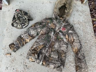 Women’s Real Tree Camo Jacket And Game Winner Hat 
