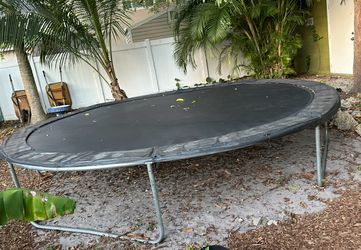 14 ft trampoline – great condition – $100