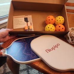 Lightweight Fiberglass Pickleball Paddle Set of 2 w/ 4 Pickleball Balls, Bag (AM72)