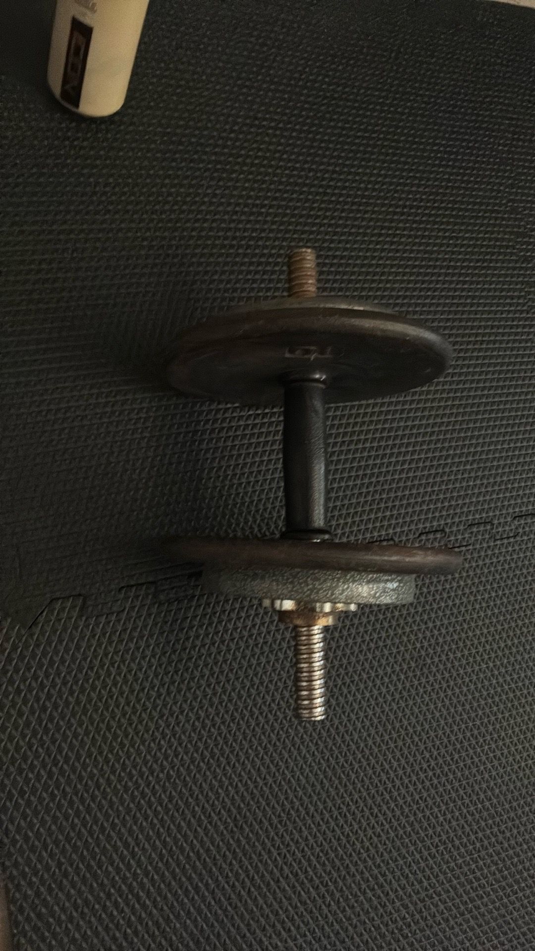 Dumbbell weight with two 5 pound plates / two 10 pound plates