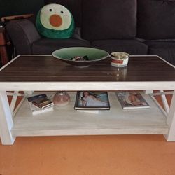 Beautiful 🤩 Farmhouse Coffee Table $50