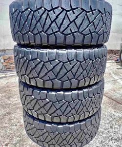 35*12.50r20 Vendo aet de Tires con 70% de vida las 4