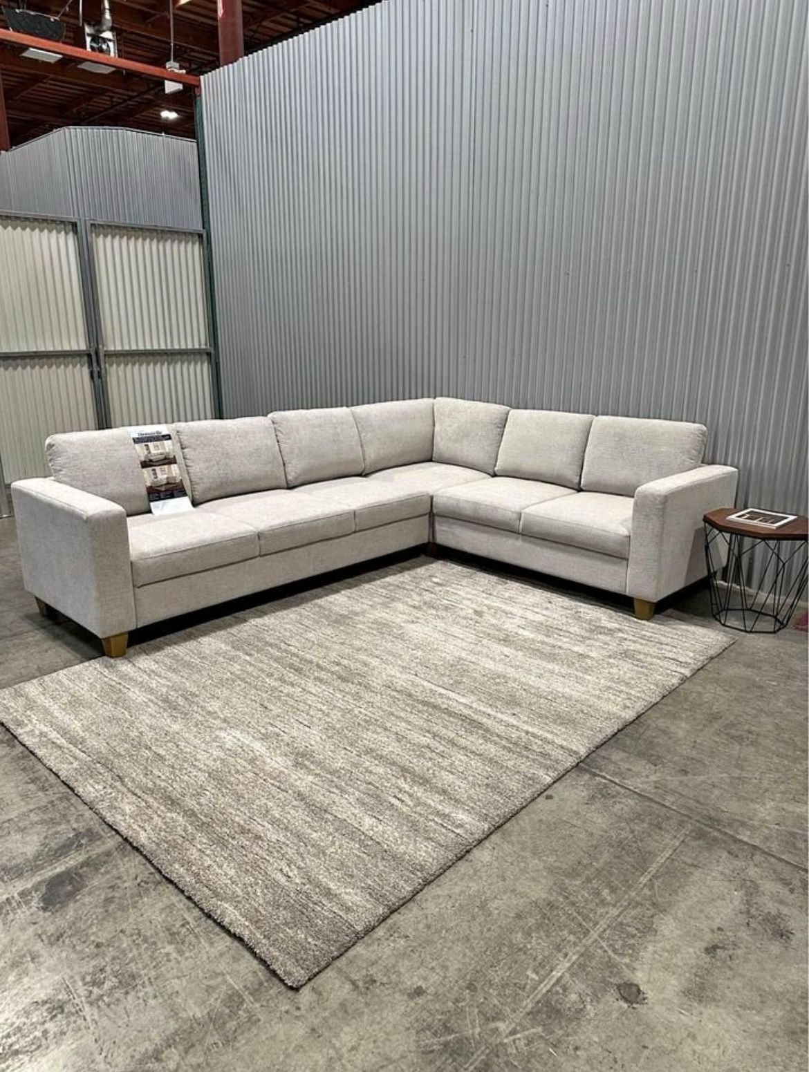 Thomasville Dillard Convertible Sleeper Sectional (Gray) *FREE DELIVERY 🚚*