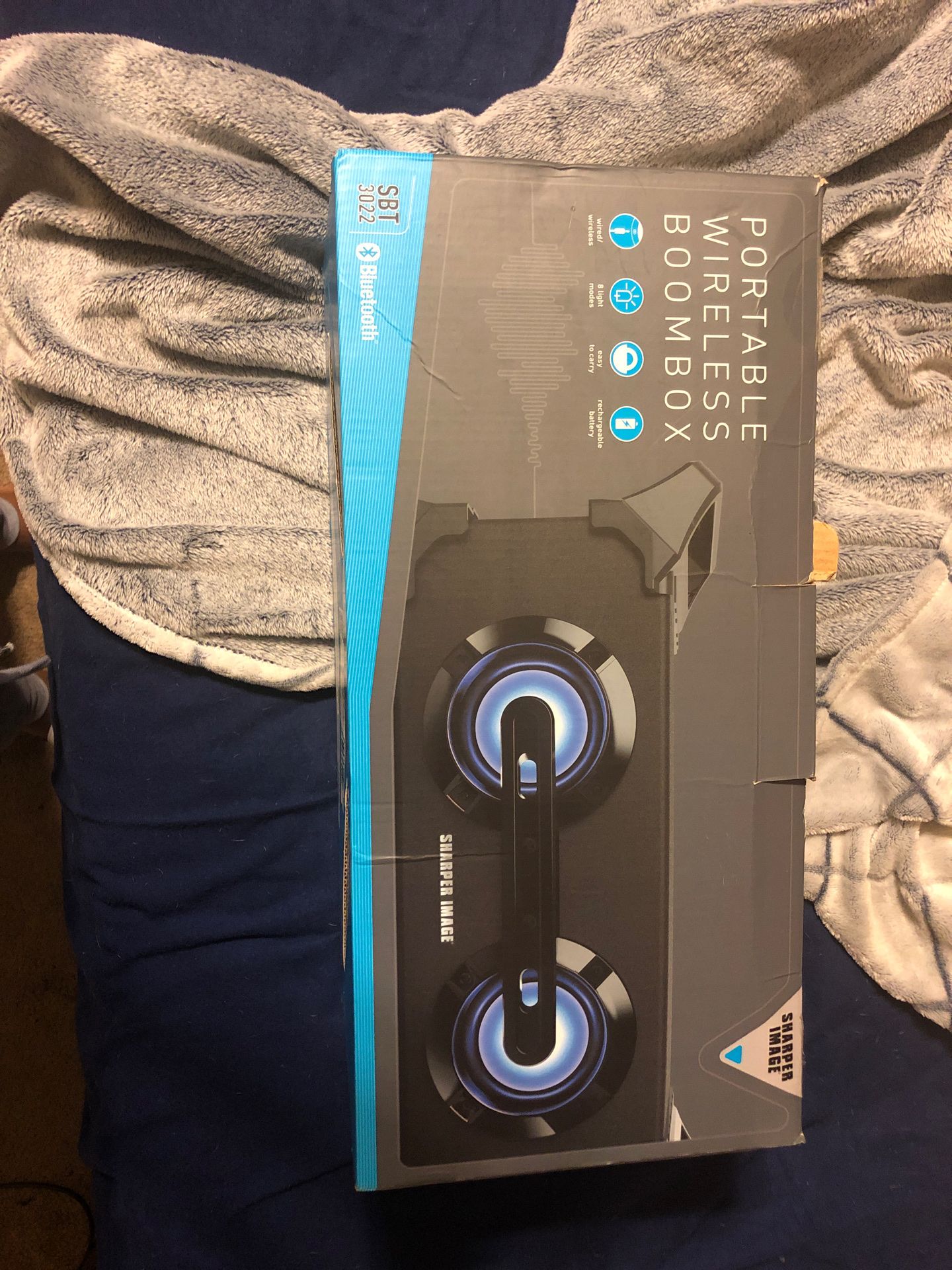 Wireless portable boombox