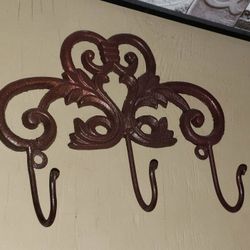VINTAGE ORNATE FILIGREE SCROLL VICTORIAN WROUGHT CAST IRON TRIPLE COAT HAT CLOTHES  WALL HOOK DECOR