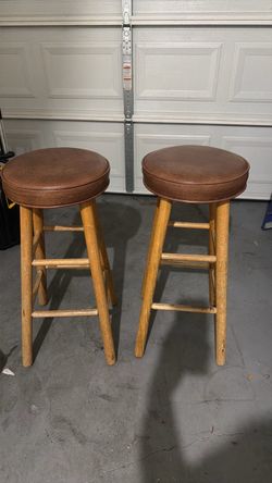 2 barstools