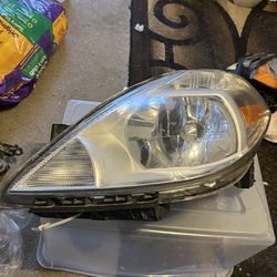 2007-2011 Nissan Versa LH/Driver side headlight