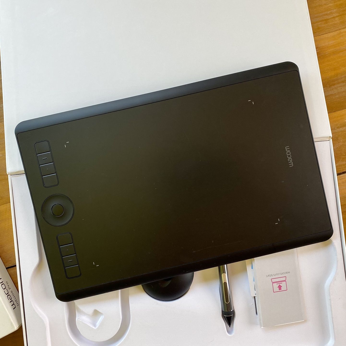 Wacom Intuos Pro PTH-660 for Sale in Chula Vista, CA - OfferUp