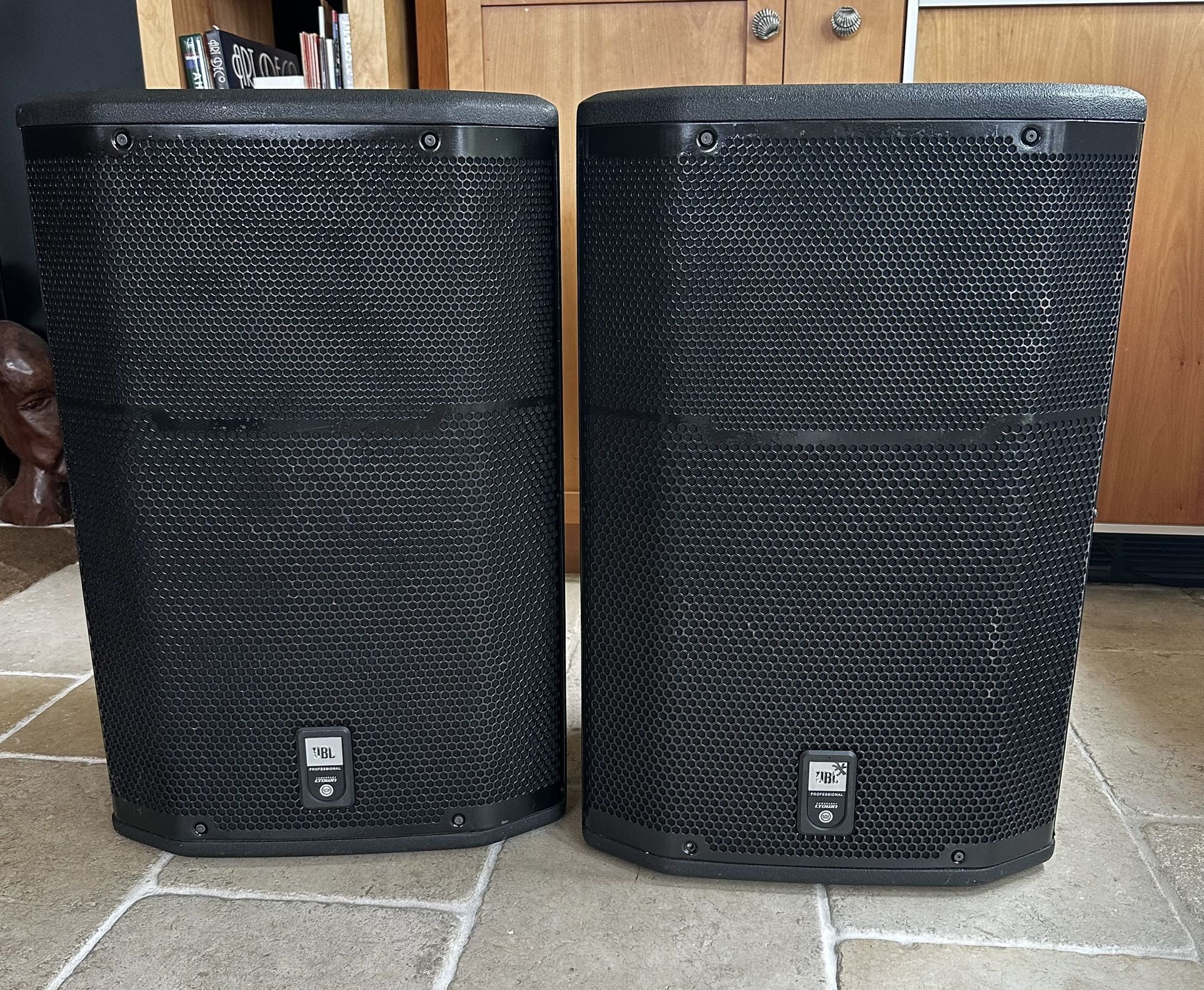 JBL PRX615M 2-Way Powered 2 Speaker