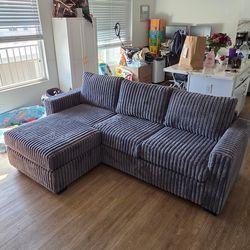 New 89x59 sleeper sectional couch / free delivery