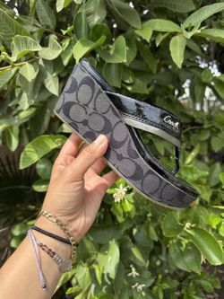 Size 7 Women’s Coach