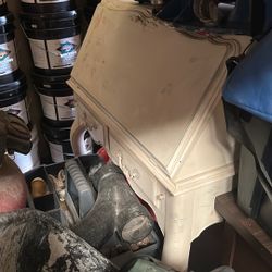 Cool Desk. 2 Pieces Make Me An Offer