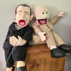 2 Puppets 