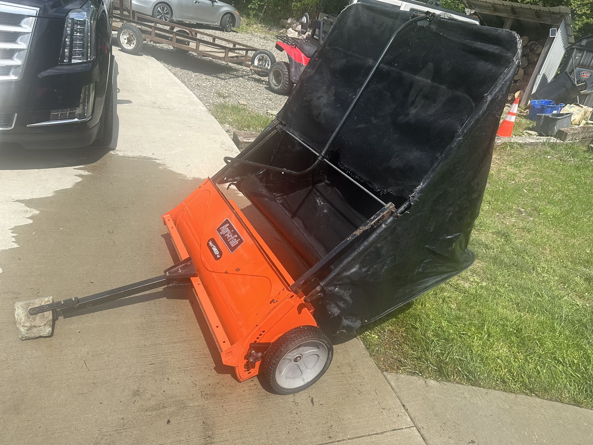 AGRI-FAB SMART SWEEP 44-IN LAWN LEAF GRASS SWEEPER SELLING ONLY $300 RETAILS OVER $519