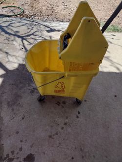 Cubeta Con Exprimidor 35 Quart 33 Litros 