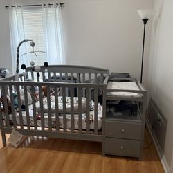 Crib +mattress+ Dresser