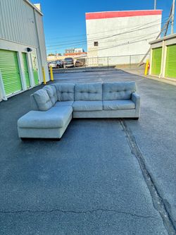 [FREE DELIVERY] Ashleys Furniture Gray Sectional Couch With Chaise