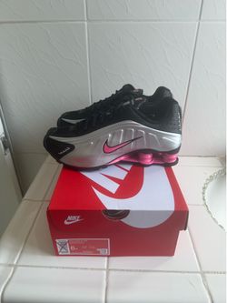 Nike shox R4 size 6 kids / size 7.5 women
