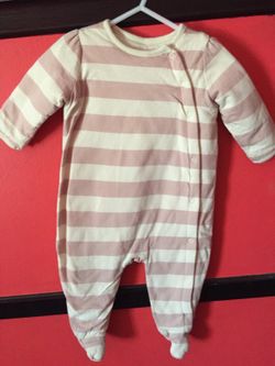 Gap footed one piece