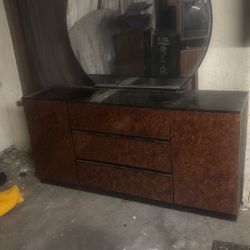 Dresser Free