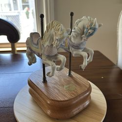 VINTAGE Willits Two Horse Carousel Music Box
