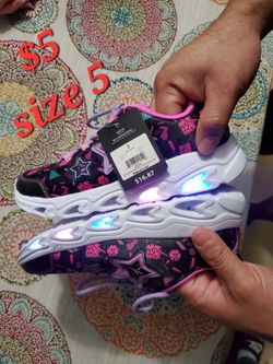 New - Girls Light Up Shoes - Size 5