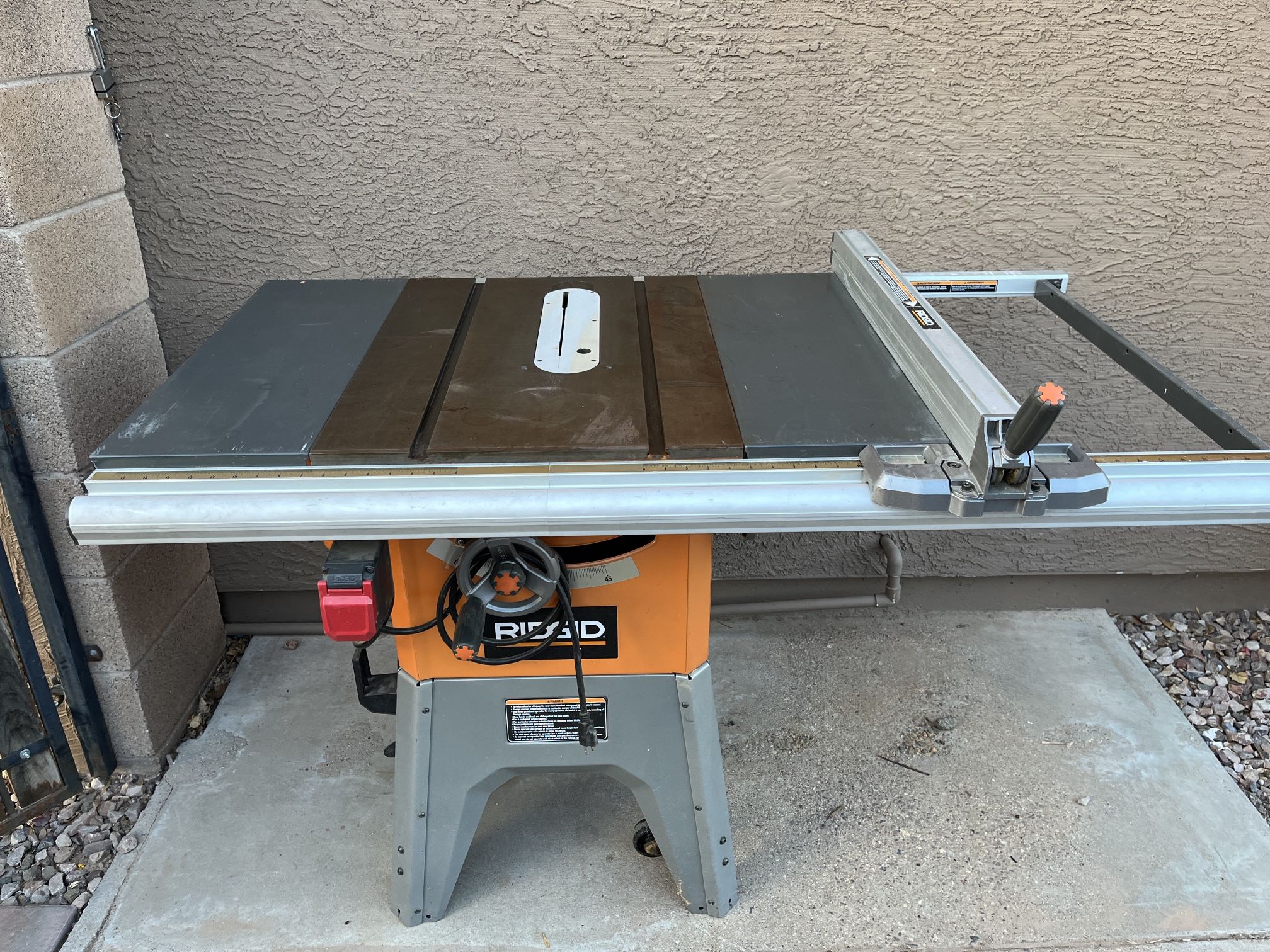 Rigid Table Saw R4512
