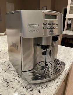 DeLoughi Cappaccino & Espresso & Latte Machine