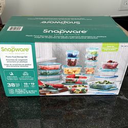 Brand New Snapware Food Container Set