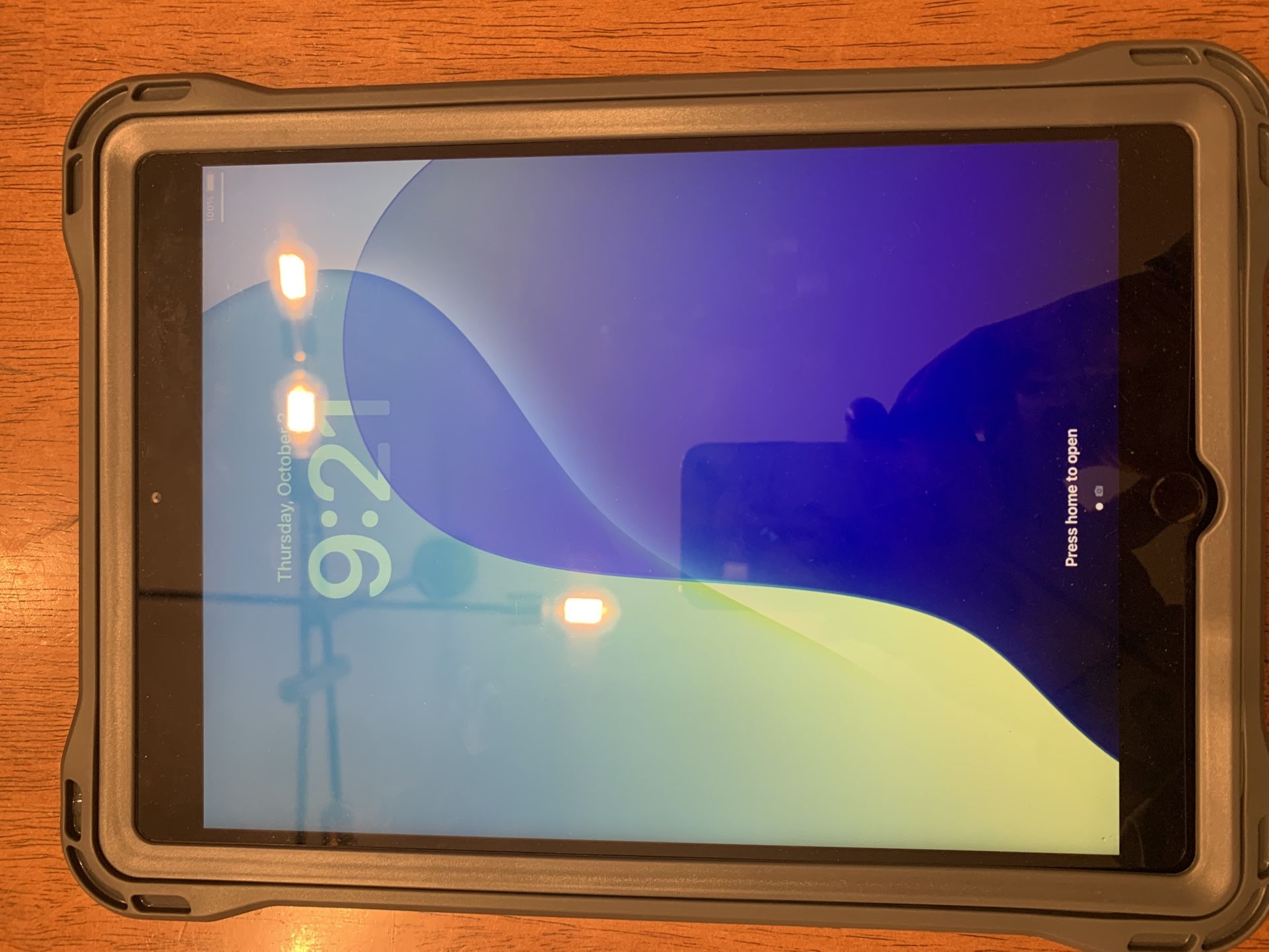 Apple iPad 7th Generation 10.2” 32GB Unlocked Like New With Great Case!