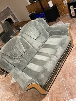 2 Person Couch. Excellent Condition. 